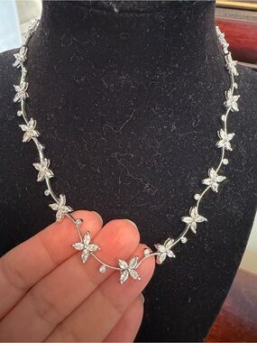 gorgeous flowers eternity style bridal sterling silver necklace never worn.